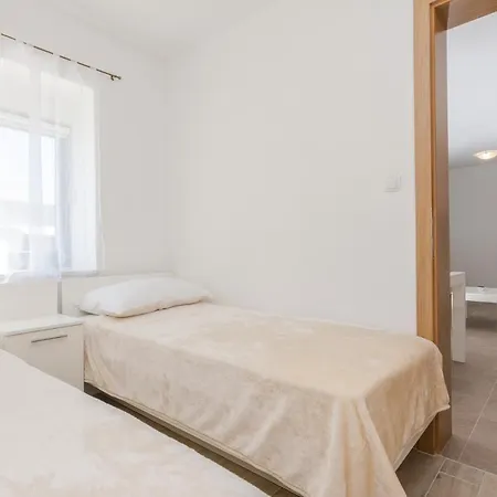 Mustaca Dvori Privlaka (Zadar)