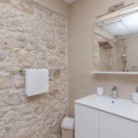 Mustaca Dvori Apartman Privlaka